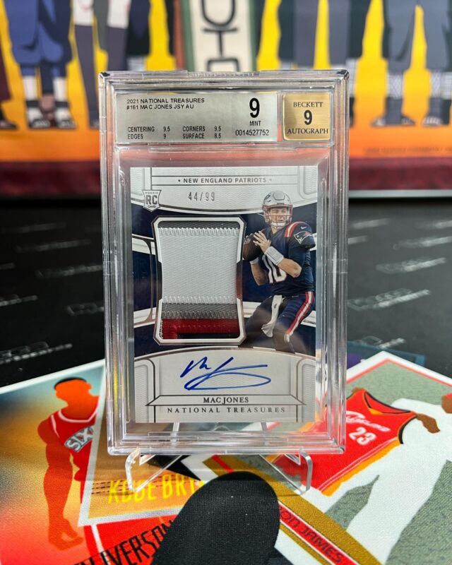 Is @macjones_10 going to have a big year?? 
Sell or hold?? Let us know 🙌

#mac #macjones #nfl #bgs #panini #patriots #sportscards #trade